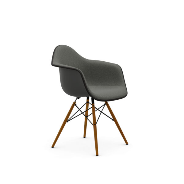 Eames armchair DAW RE, kleur Granite Grey, Bekleding Warm Grey/ Moor Brown, onderstel Esdoorn donker